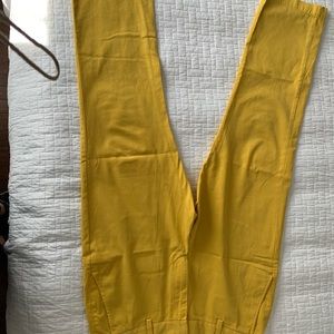 Banana Republic Aiden Chino men’s pants.